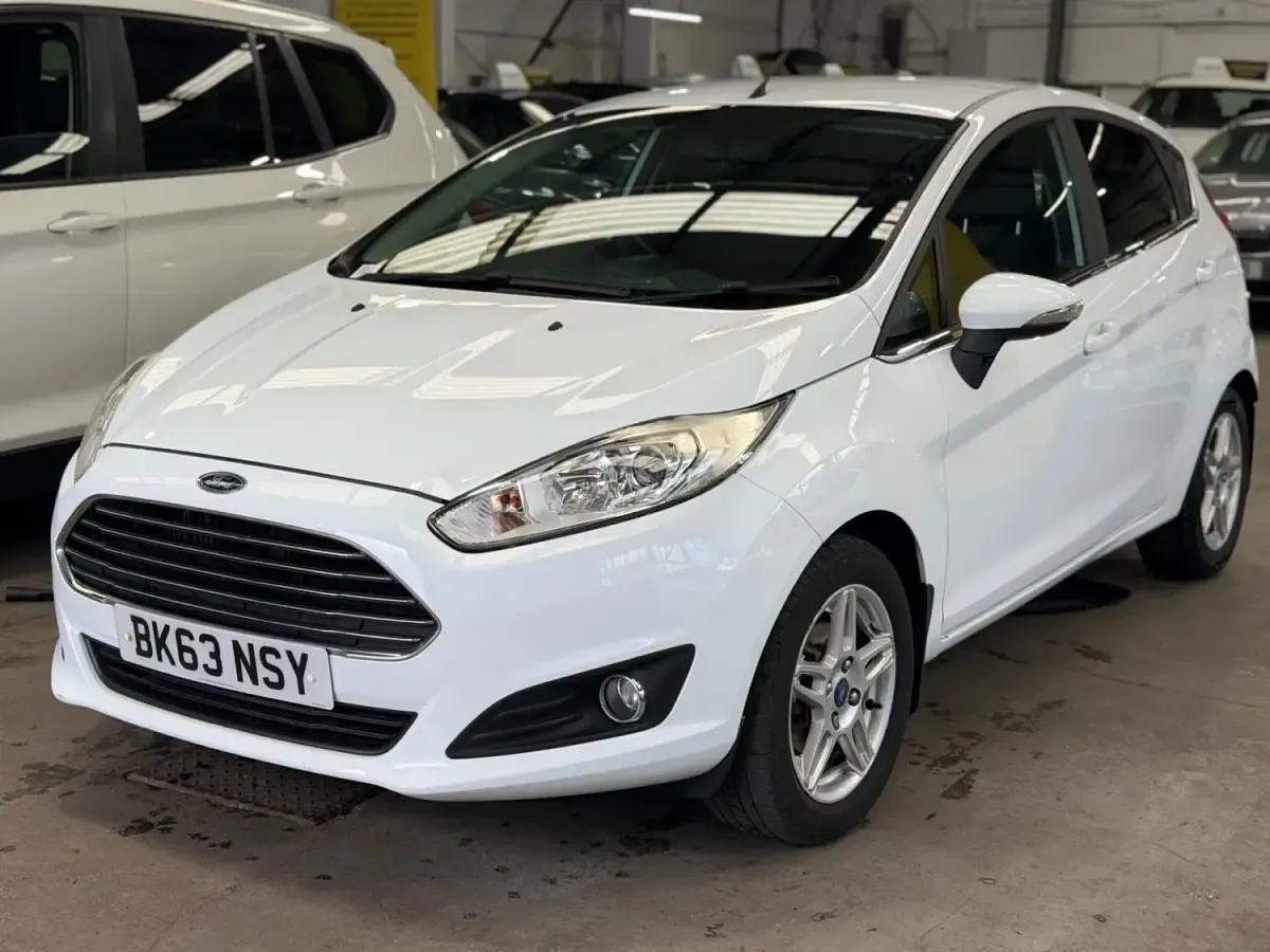 Usado Ford Fiesta Zetec 2014 Branco Citadino