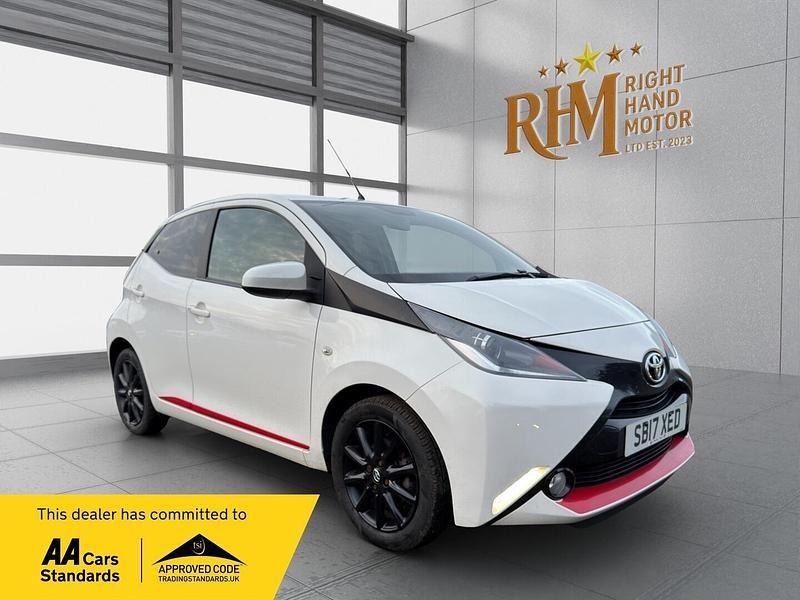 Used Toyota Aygo x-press 2017 White Hatchback