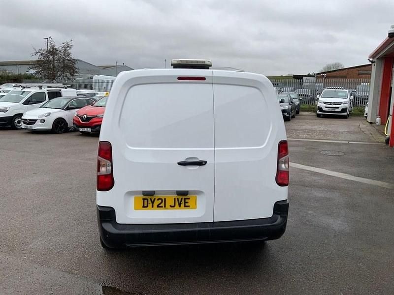 Used Vauxhall Combo 100 HP (73 kW) 2021 White MPV