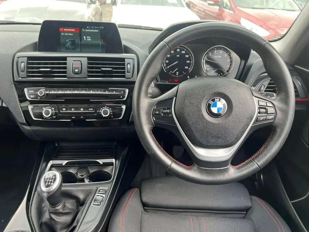 Używany BMW 118 Sport Line 2018 Czarny Hatchback