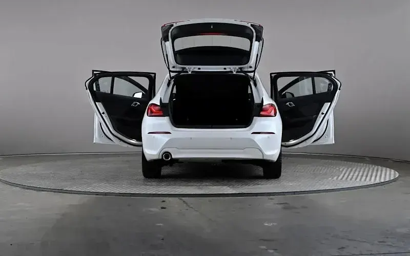 Used BMW 116 Comfort Edition 116 HP (85 kW) 2020 White Hatchback