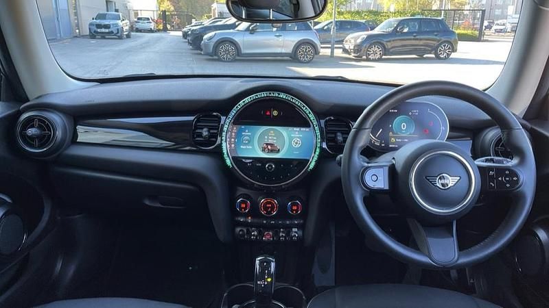 Usado Mini Cooper Classic 134 HP (98 kW) 2023 Preto Citadino