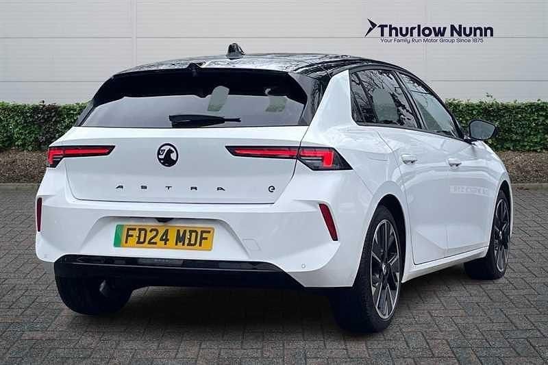 Second-hand Vauxhall Astra Ultimate 114 kW (156 CP) 2024 Alb Hatchback