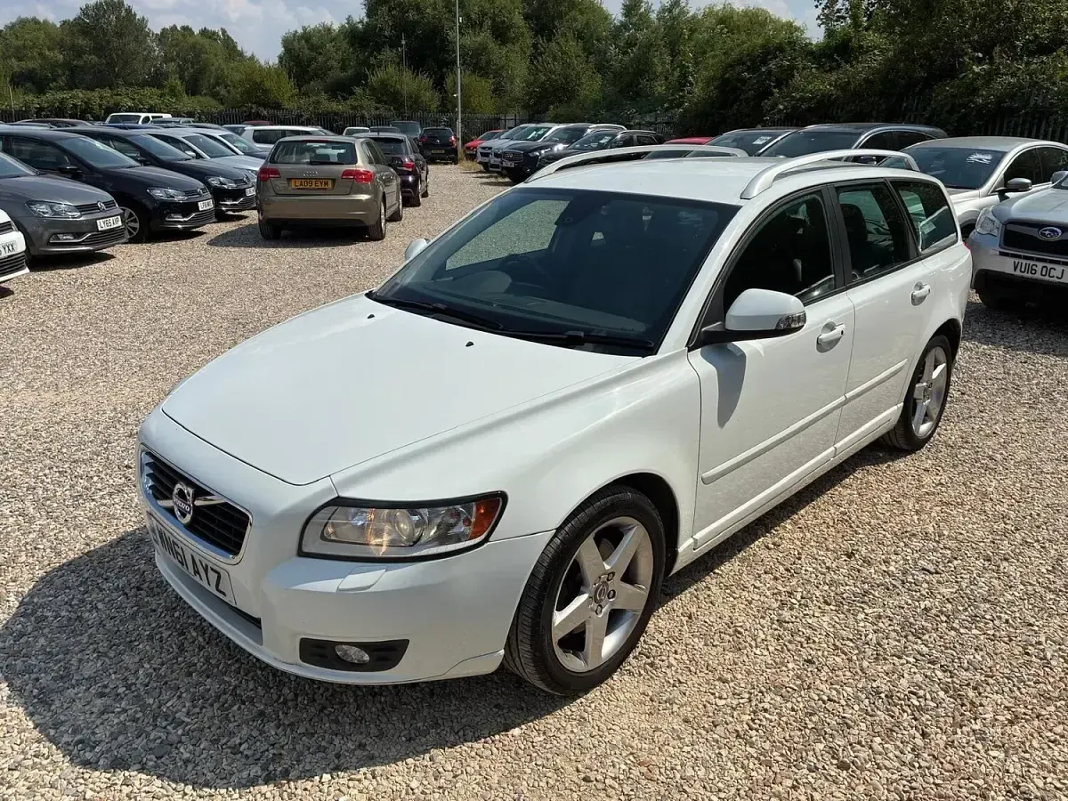 Used Volvo V50 SE Lux 136 HP (100 kW) 2011 White Estate