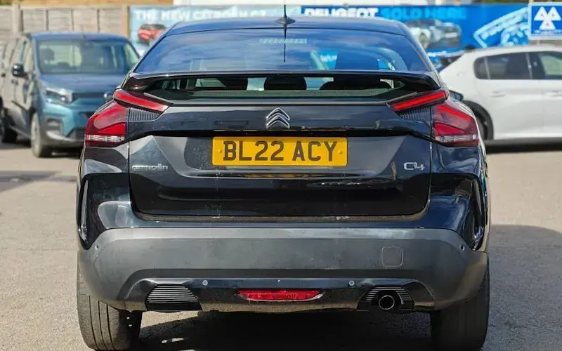 Used Citroën C4 PureTech 101 HP (74 kW) 2023 SUV