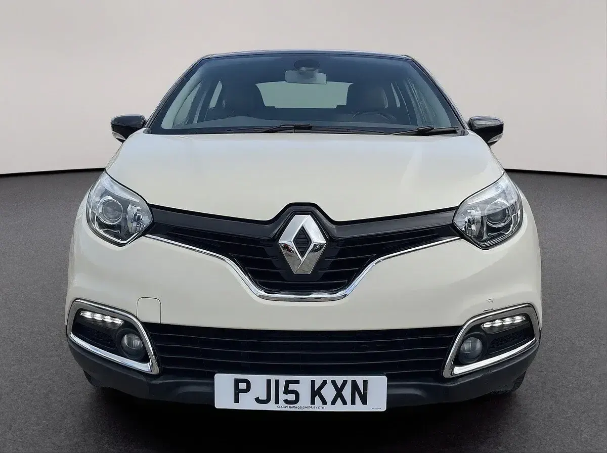 Used Renault Captur Dynamique 90 HP (66 kW) 2015 Ivory SUV
