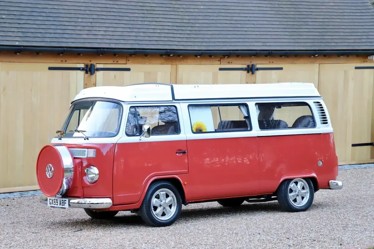 Used VW T5 80 HP (58 kW) 2009 Red Van