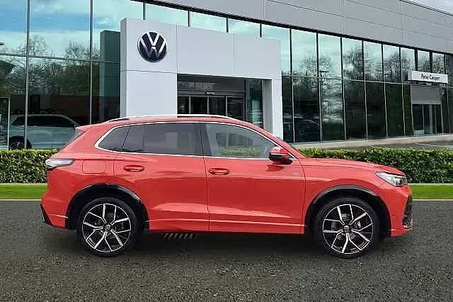 Used VW Tiguan R-line 150 HP (110 kW) 2024 Red SUV