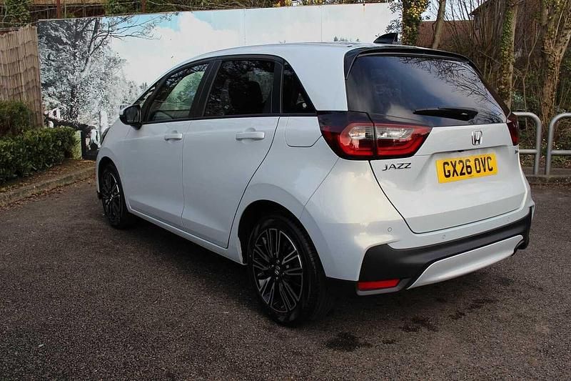 Used Honda Jazz Advance 122 HP (89 kW) 2026 Premium sunlight white Hatchback