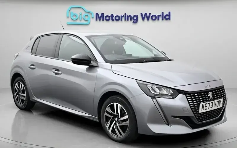 Second-hand Peugeot 208 Allure+ 102 CP (75 kW) 2023 Hatchback