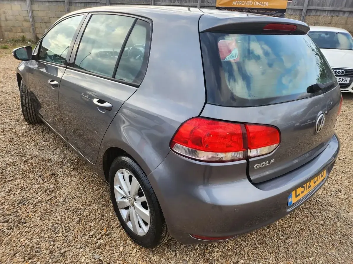 Usado VW Golf VII Match 105 HP (77 kW) 2012 Cinzento Citadino