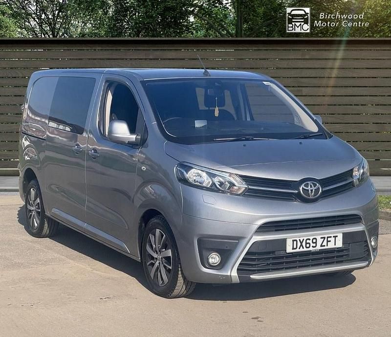 Used Toyota Proace Design 120 HP (88 kW) 2019 Grey MPV