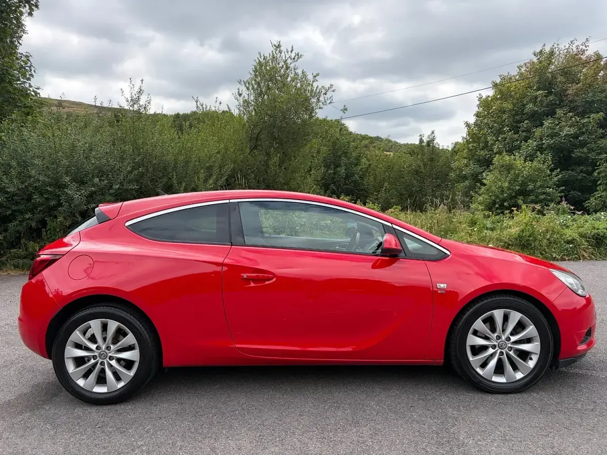 Used Vauxhall Astra GTC SRi 2013 Red Hatchback