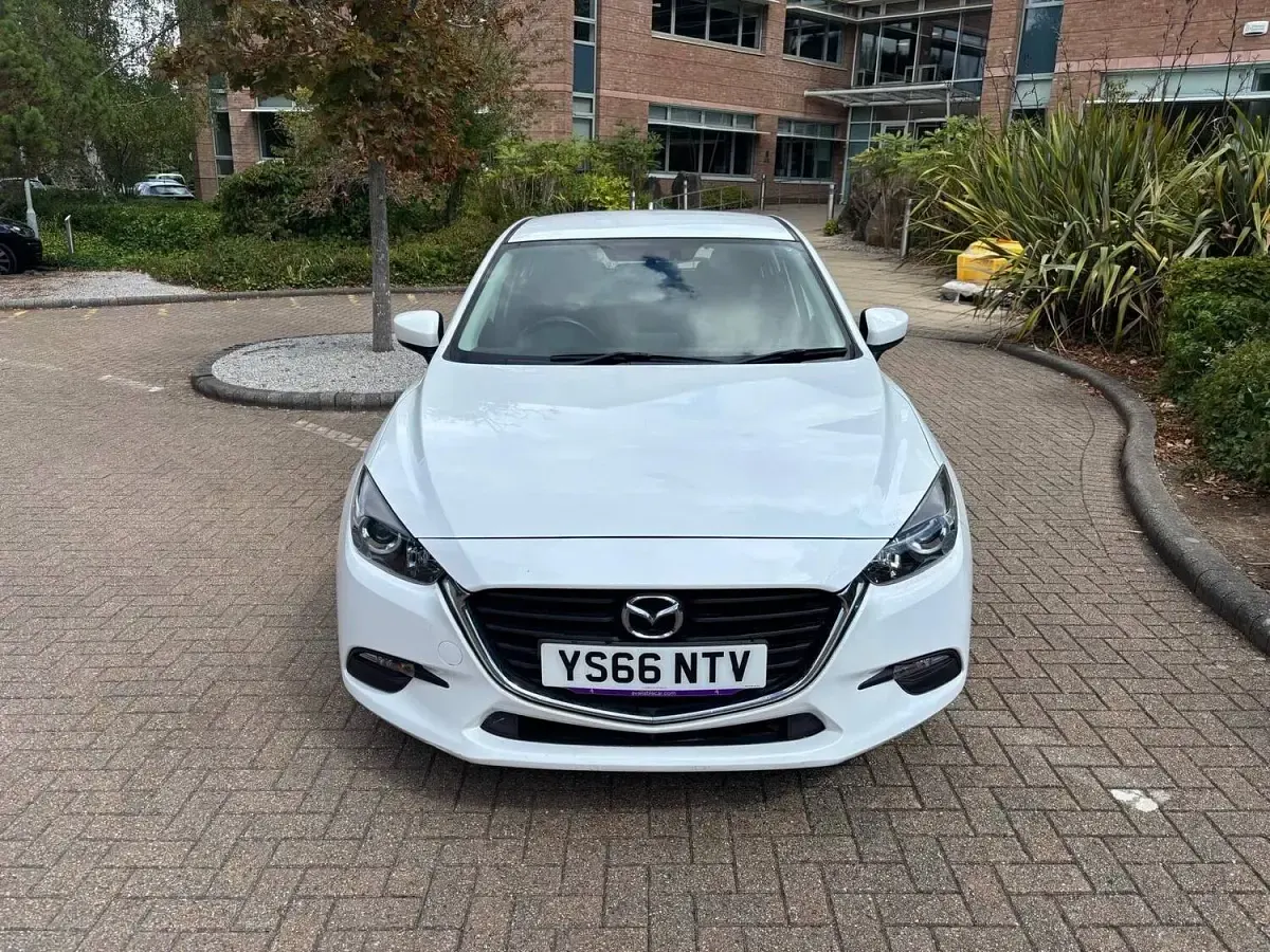Used Mazda 3 165 HP (121 kW) 2016 White Hatchback