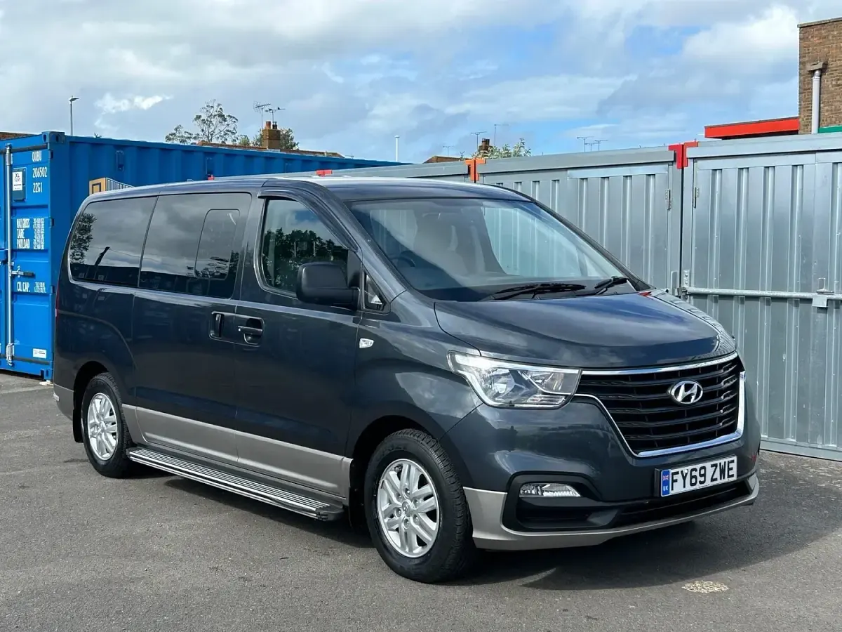 Used Hyundai I800 SE 136 HP (100 kW) 2019 Grey MPV