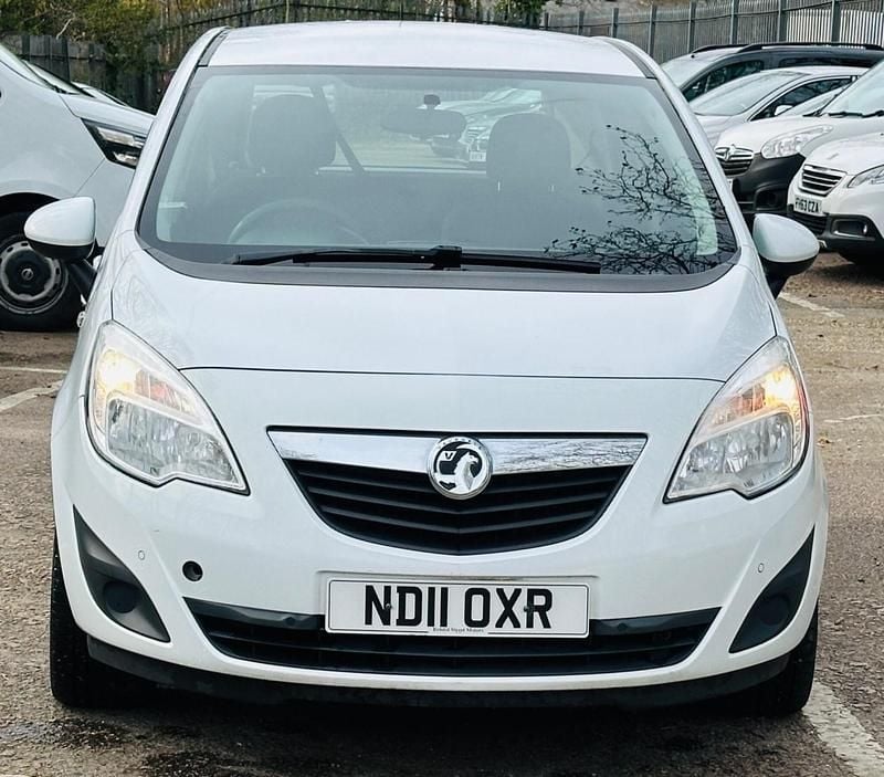 Used Vauxhall Meriva 130 HP (95 kW) 2011 White MPV