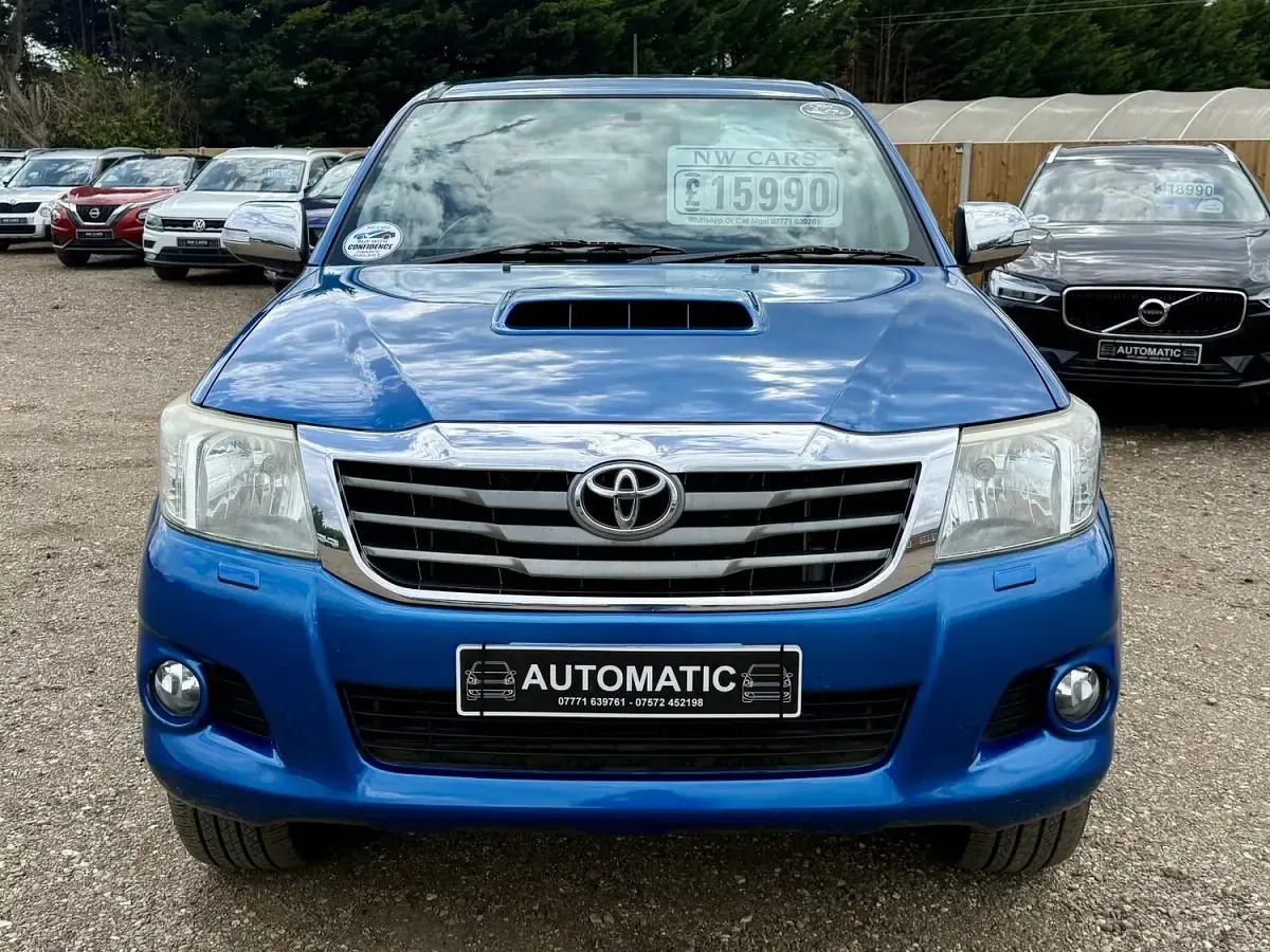 Used Toyota HiLux 169 HP (124 kW) 2015 Blue Pickup