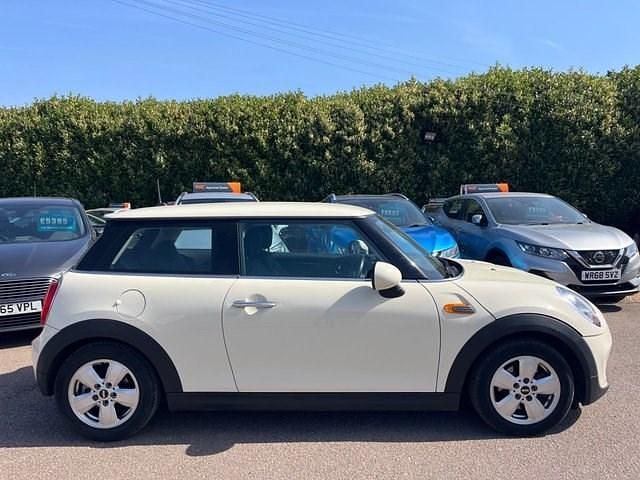 Used Mini ONE Hatch 102 HP (75 kW) 2017 White Hatchback