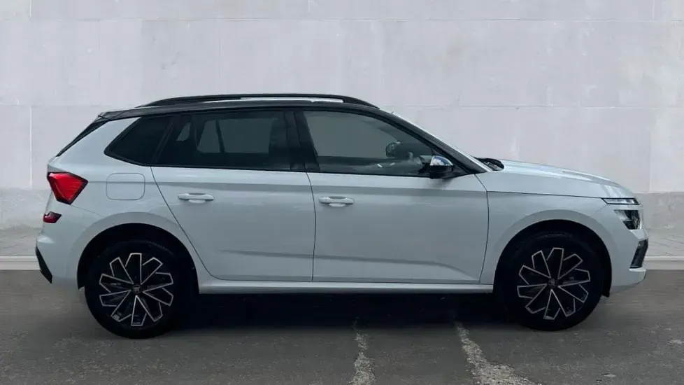 New Skoda Kamiq Design Edition 116 HP (85 kW) 2026 Moon white metallic black magic pearl effect SUV