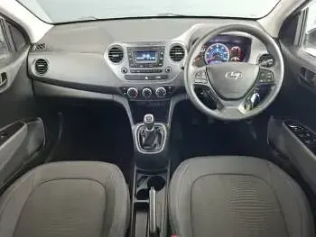 Used Hyundai i10 SE 66 HP (48 kW) 2017 White Hatchback
