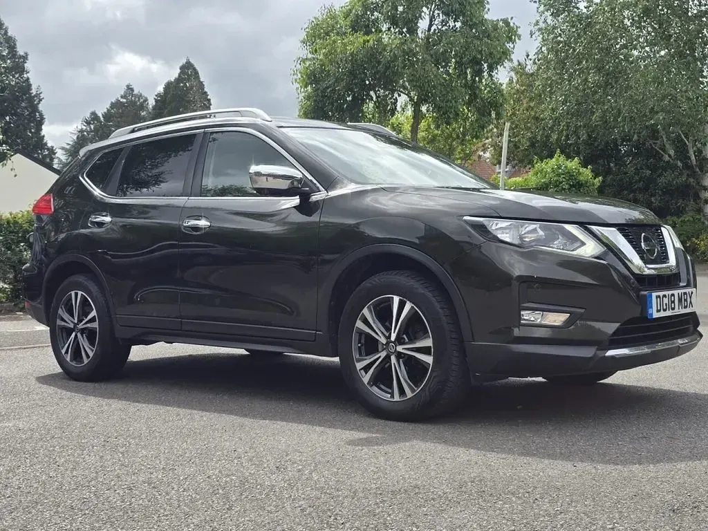 Used Nissan X-Trail N-Connecta 130 HP (95 kW) 2018 Green SUV