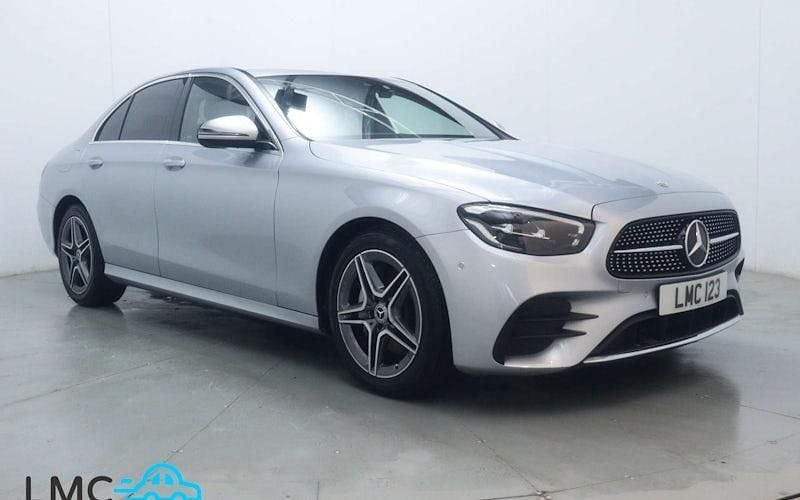 Usado Mercedes E200 AMG line 197 CV (144 kW) 2023 Berlina