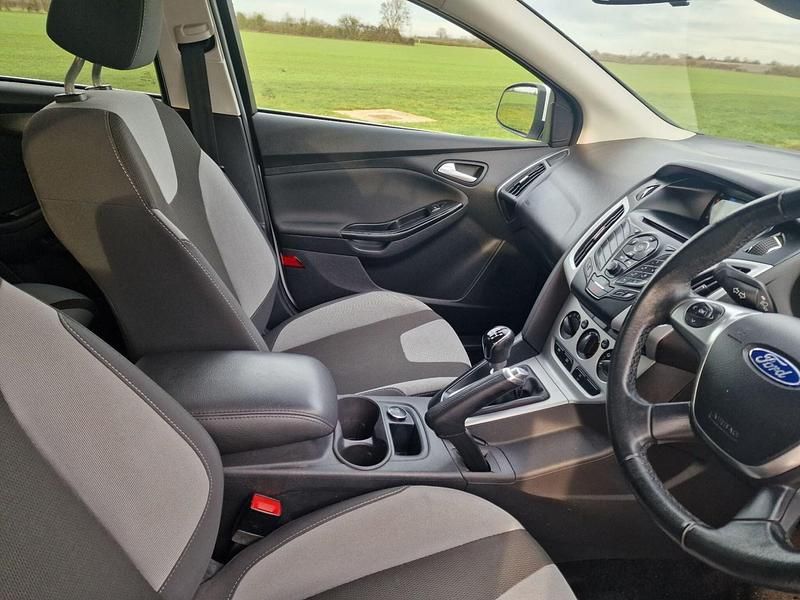 Used Ford Focus Zetec 125 HP (91 kW) 2013 White Estate