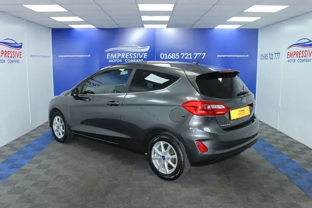 Used Ford Fiesta Zetec 100 HP (73 kW) 2019 Grey Hatchback
