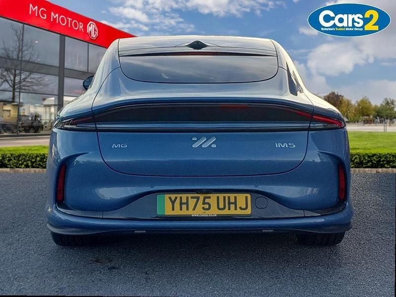 Used MG IM5 216 kW (295 HP) 2025 Blue Hatchback
