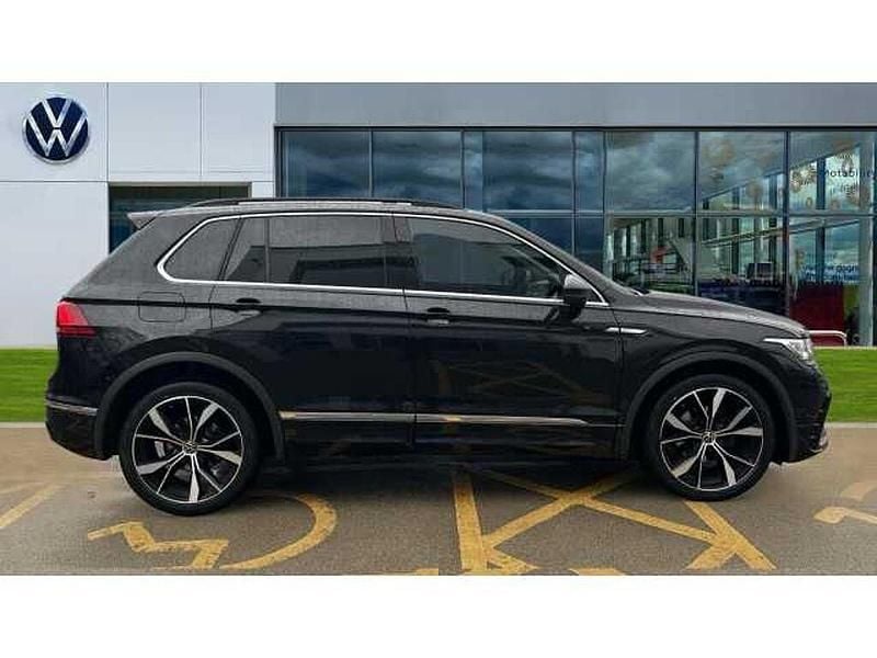 Used VW Tiguan R-line 150 HP (110 kW) 2022 Deep black pearlescent SUV