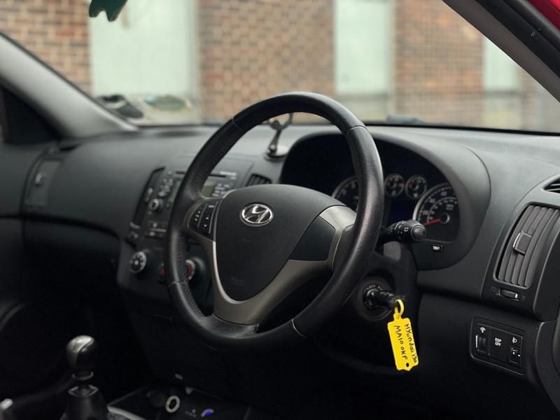 Used Hyundai i30 Style 109 HP (80 kW) 2010 Red Hatchback