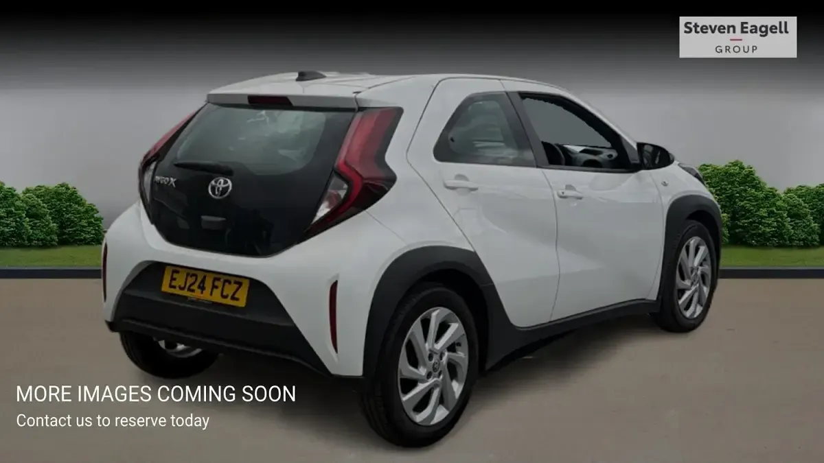 Used Toyota Aygo X PURE 72 HP (52 kW) 2024 White SUV