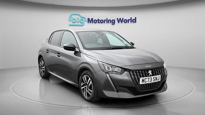 Used Peugeot 208 Allure+ 100 HP (73 kW) 2023 Grey Hatchback