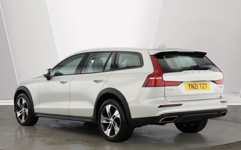 Used Volvo V60 CC Pro 197 HP (144 kW) 2021 Other Estate
