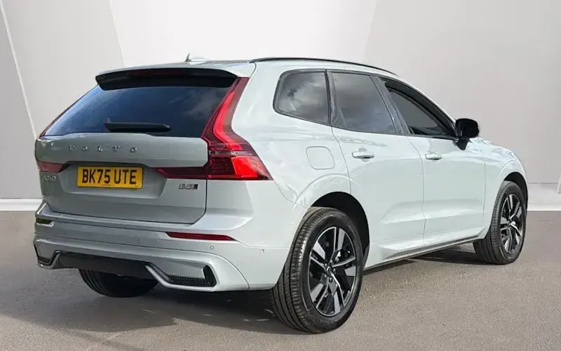 Begagnad Volvo XC60 Plus 250 HK (183 kW) 2025 Grå SUV