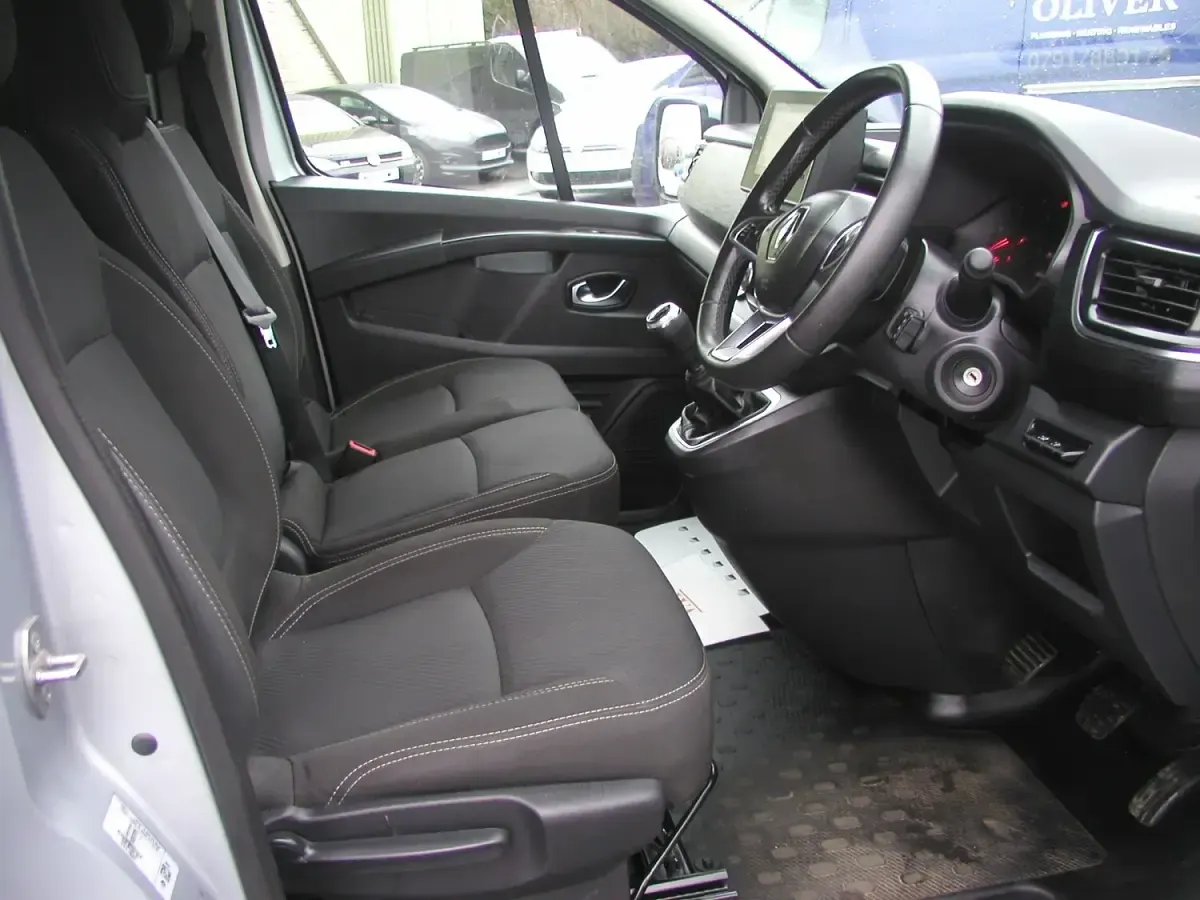 Used Renault Trafic 130 HP (95 kW) 2023 Grey MPV
