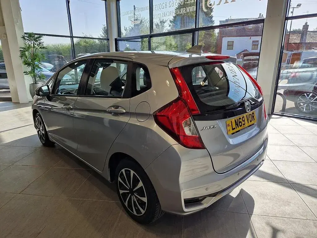 Used Honda Jazz S 102 HP (75 kW) 2019 Silver Hatchback