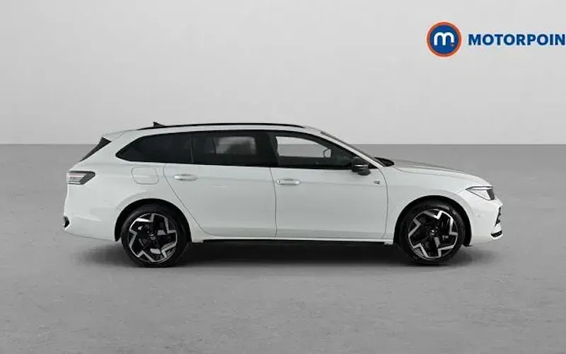 Used VW Passat R-line 204 HP (150 kW) 2025 White Estate