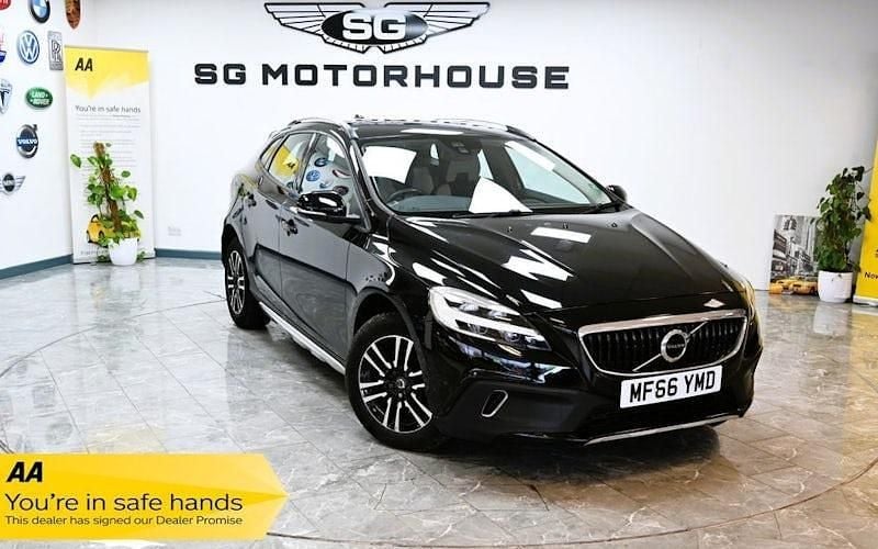 Used 2019 Volvo V40 Hatchback | £10,495 (Good price) - Image 1/4