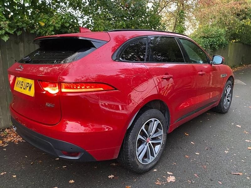 Usado Jaguar F-Pace R-Sport 180 HP (132 kW) 2019 Vermelho SUV
