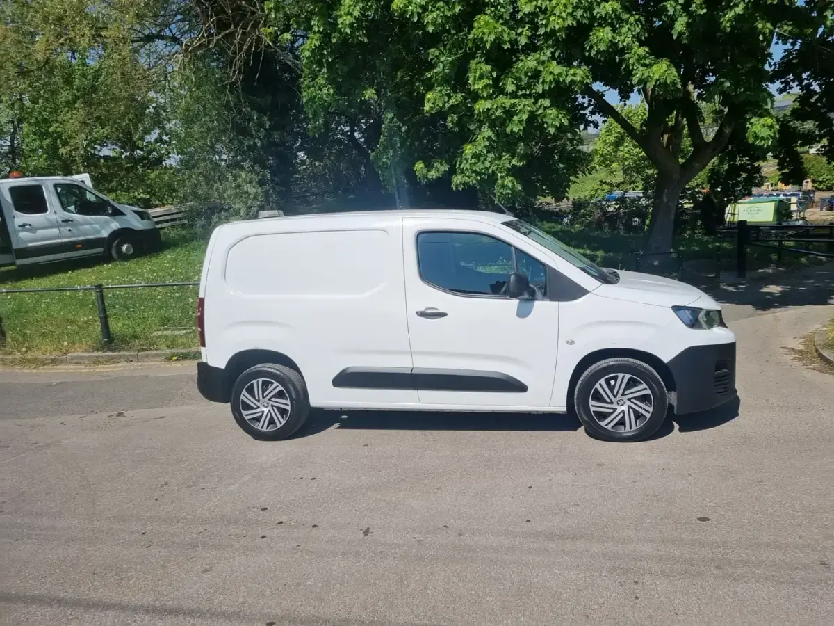 Second-hand Peugeot Partner 2019 Alb Monovolum