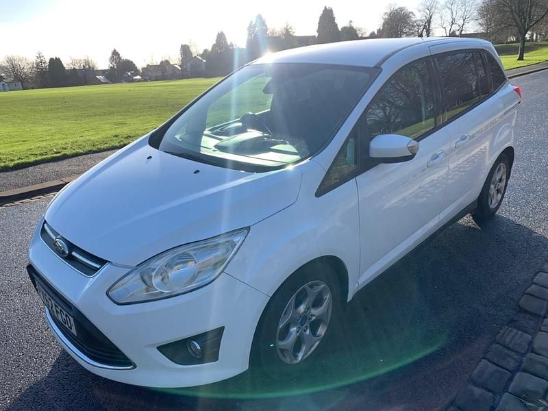 Used Ford Grand C-Max Zetec 125 HP (91 kW) 2013 White MPV