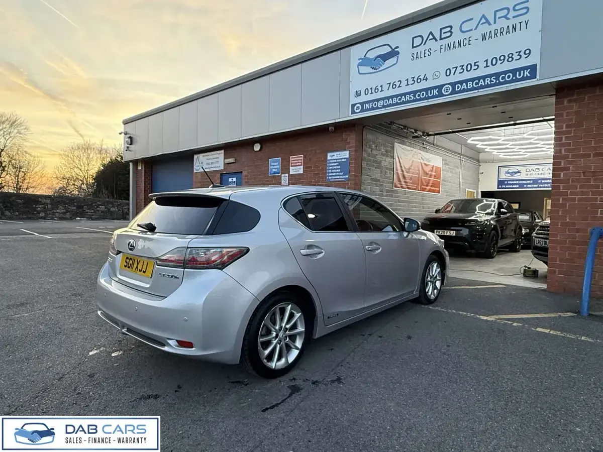 Used Lexus CT200h 136 HP (100 kW) 2011 Silver Hatchback