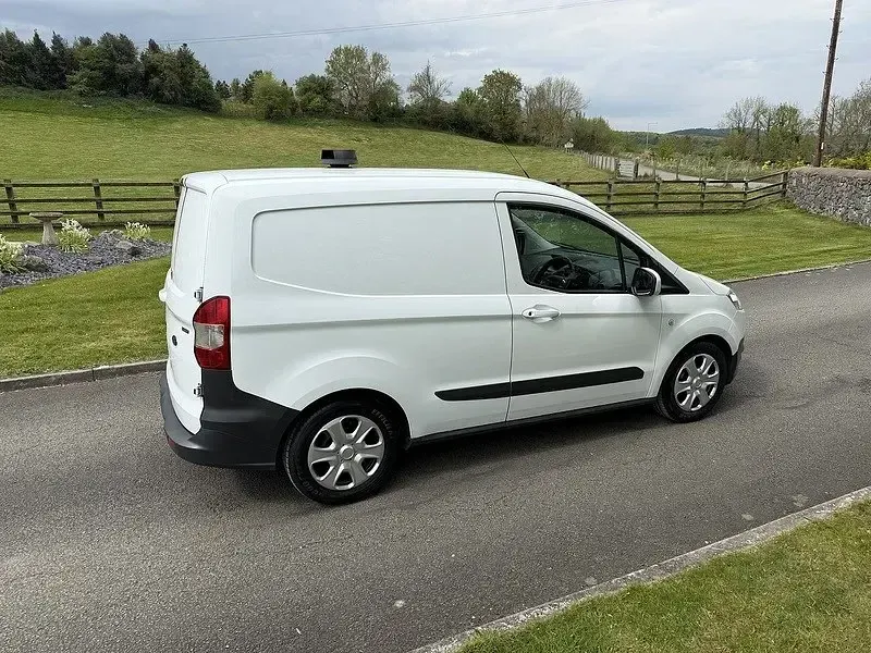 Usado Ford Transit Trend 100 HP (73 kW) 2018 Branco Van