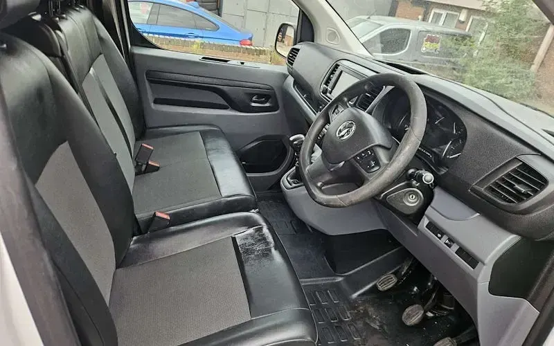 Used Vauxhall Vivaro 101 HP (74 kW) 2022 MPV