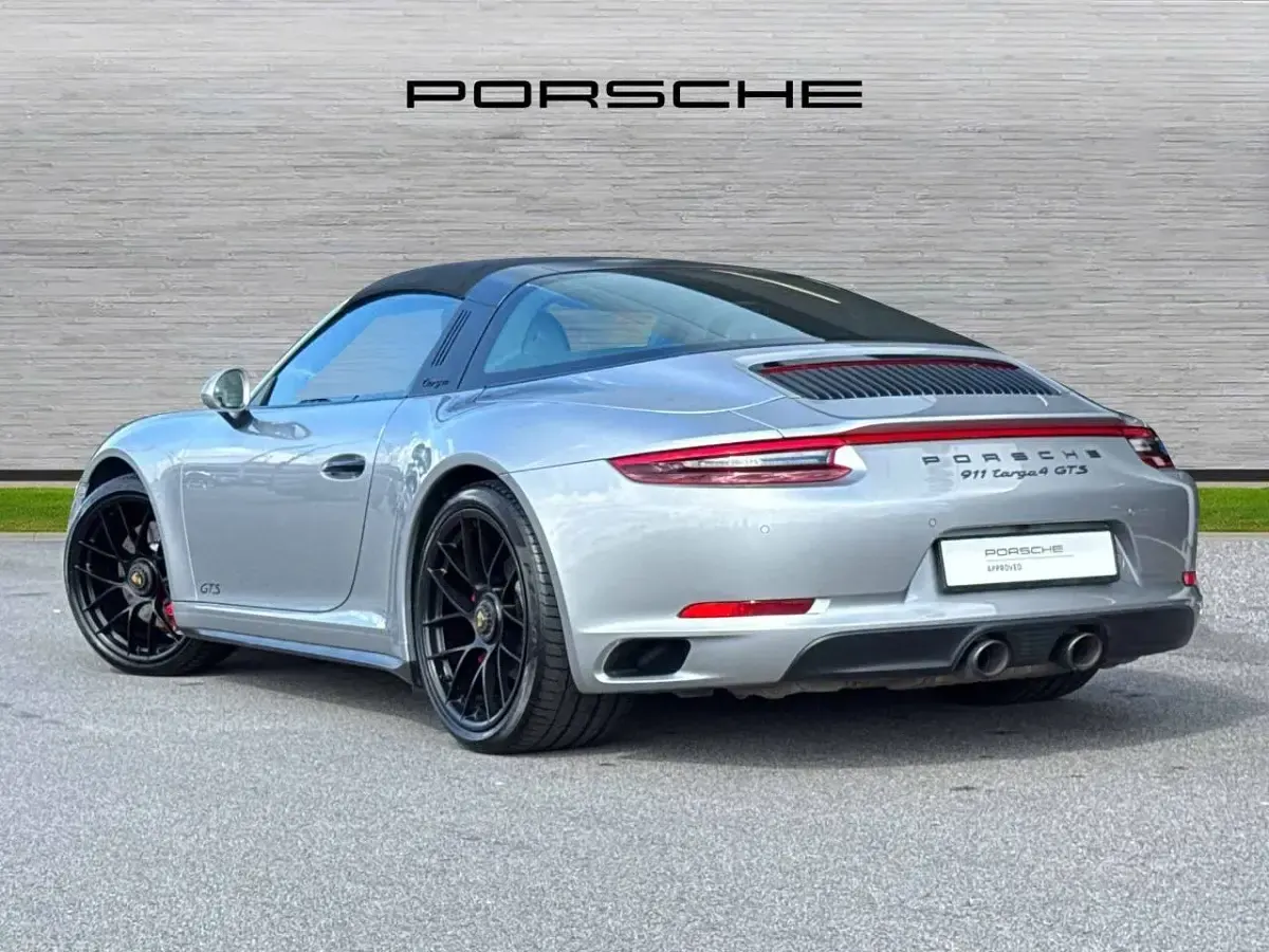 Begagnad Porsche 911 2019 Silver Cab