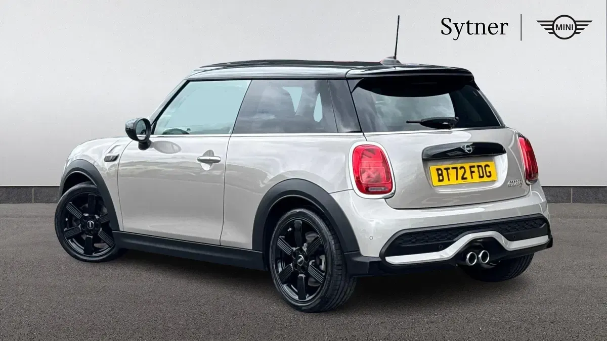 Begagnad Mini Cooper S Classic 176 HK (129 kW) 2023 Grå Halvkombi