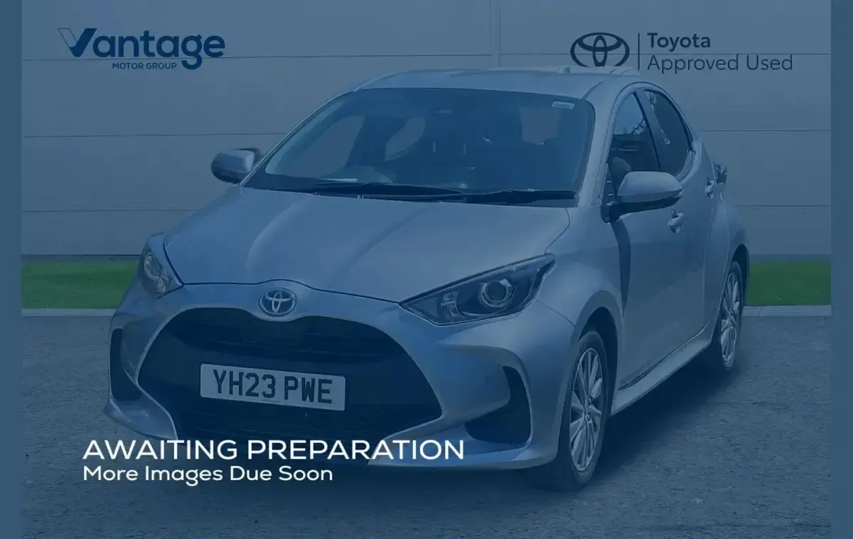 Used Toyota Yaris 113 HP (83 kW) 2023 Silver Hatchback