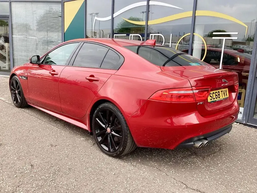 Used Jaguar XE R-Sport 180 HP (132 kW) 2018 Red Sedan