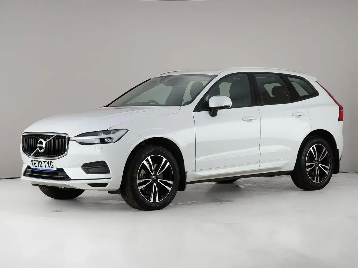 Used Volvo XC60 Momentum 250 HP (183 kW) 2021 White SUV